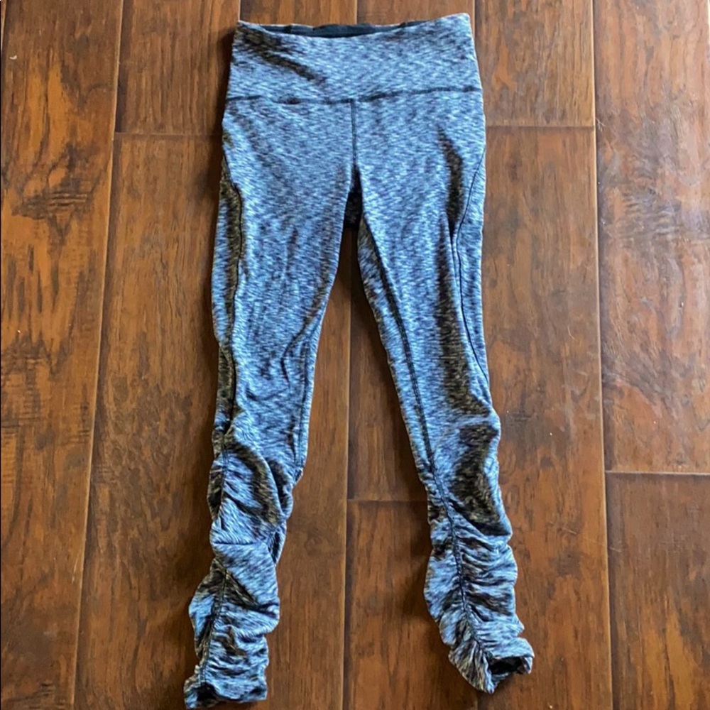 Lululemon ruched bottom leggings size 6